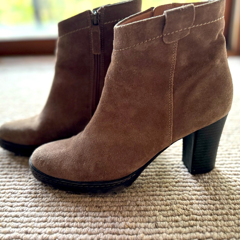 Biala gray suede boots